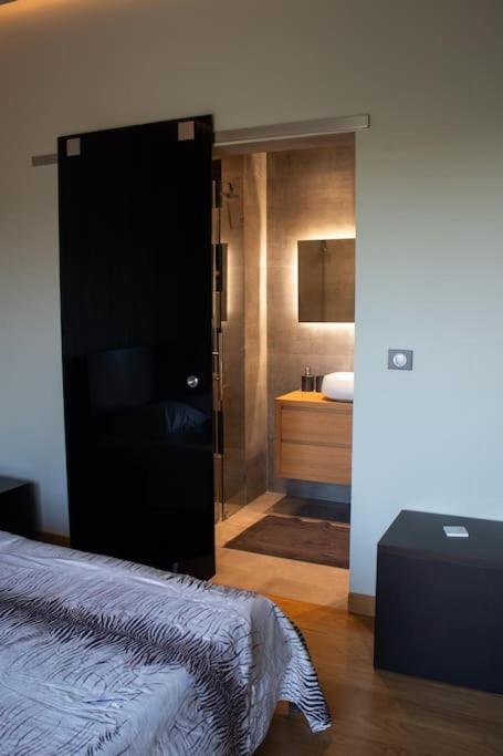 Ariadnis Spacious 3bd Home, 10 Mins To Airport, Port,