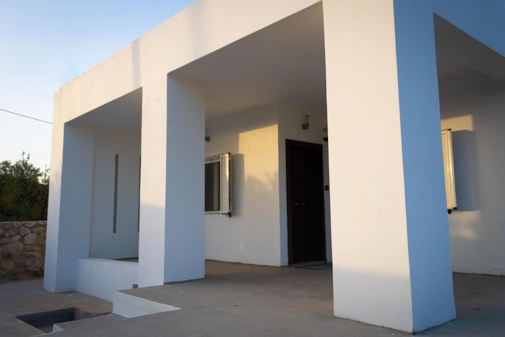 Ariadnis Spacious 3bd Home, 10 Mins To Airport, Port, Hébergement de vacances *
