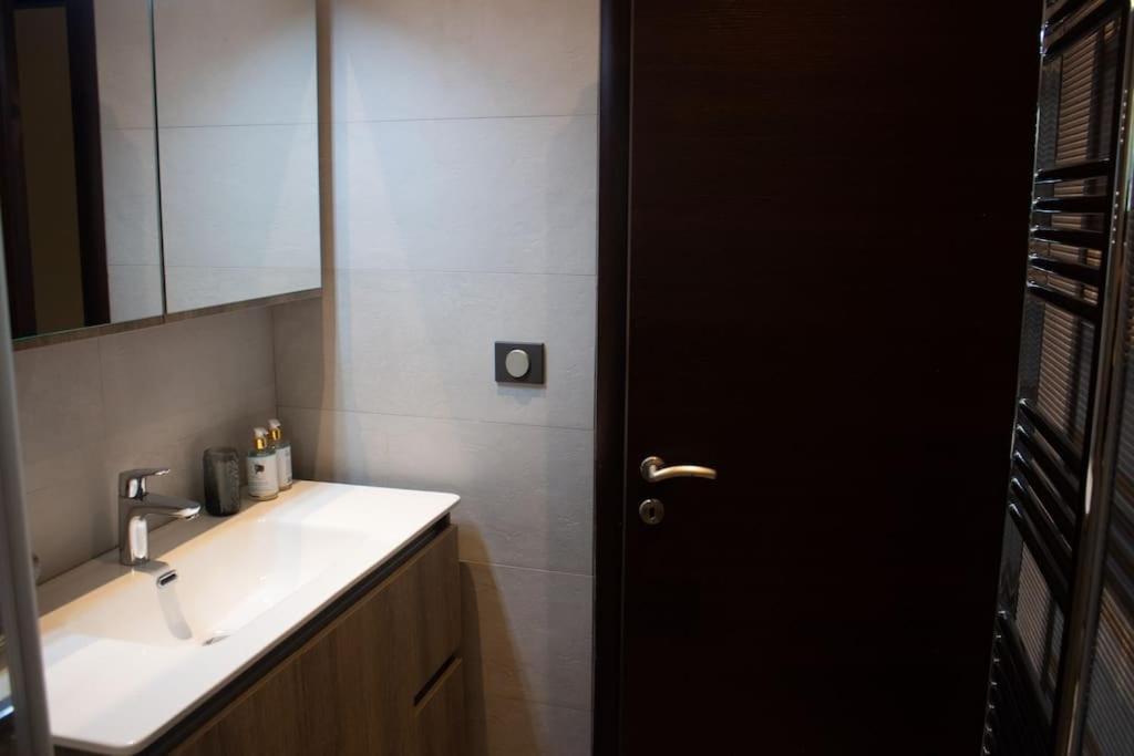 Hébergement de vacances Ariadnis Spacious 3bd Home, 10 Mins To Airport, Port, *