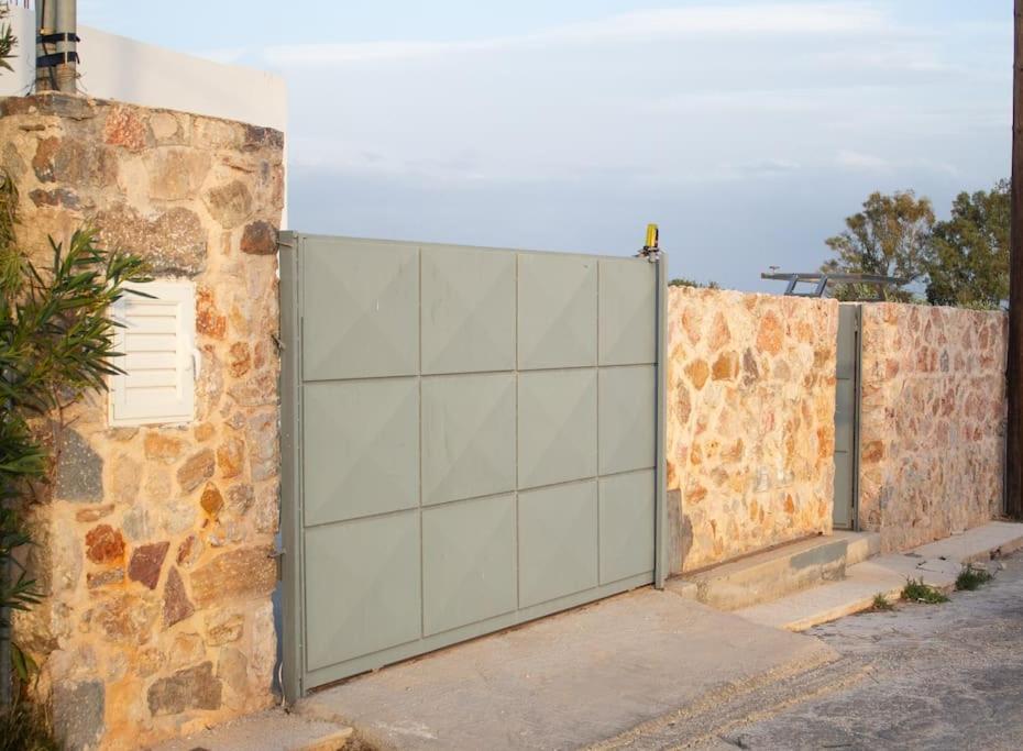 Ariadnis Spacious 3bd Home, 10 Mins To Airport, Port, *
