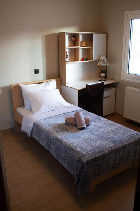 Ariadnis Spacious 3bd Home, 10 Mins To Airport, Port, Hébergement de vacances Artemi