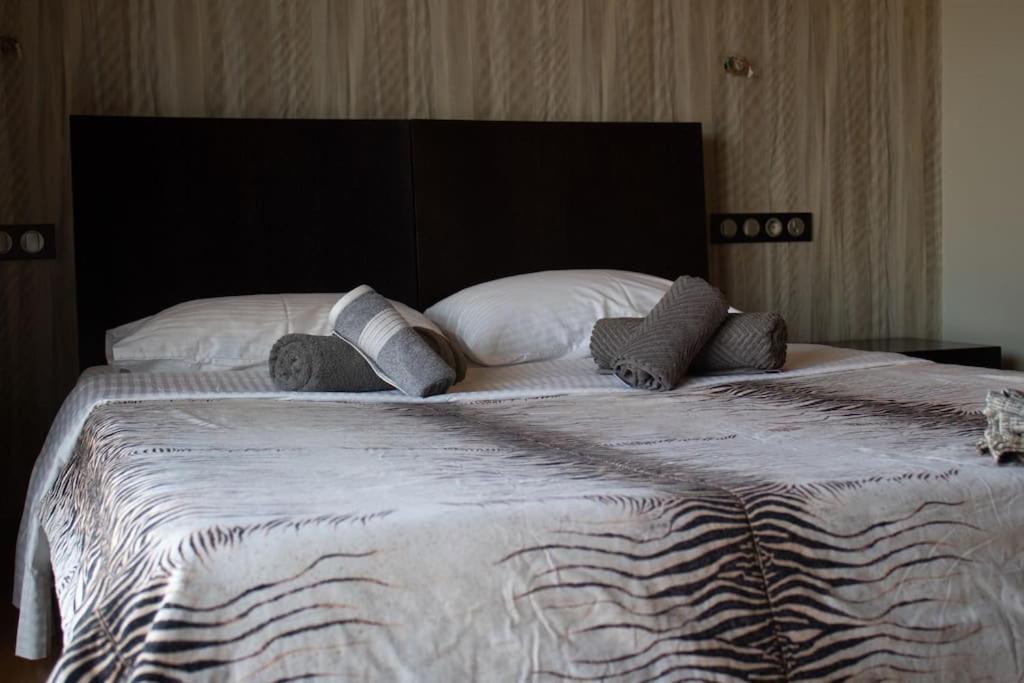 Hébergement de vacances Ariadnis Spacious 3bd Home, 10 Mins To Airport, Port,